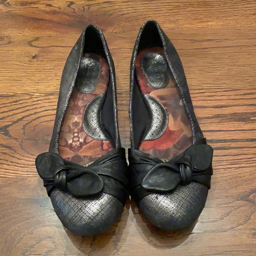 Size 8 1/2 Born flats